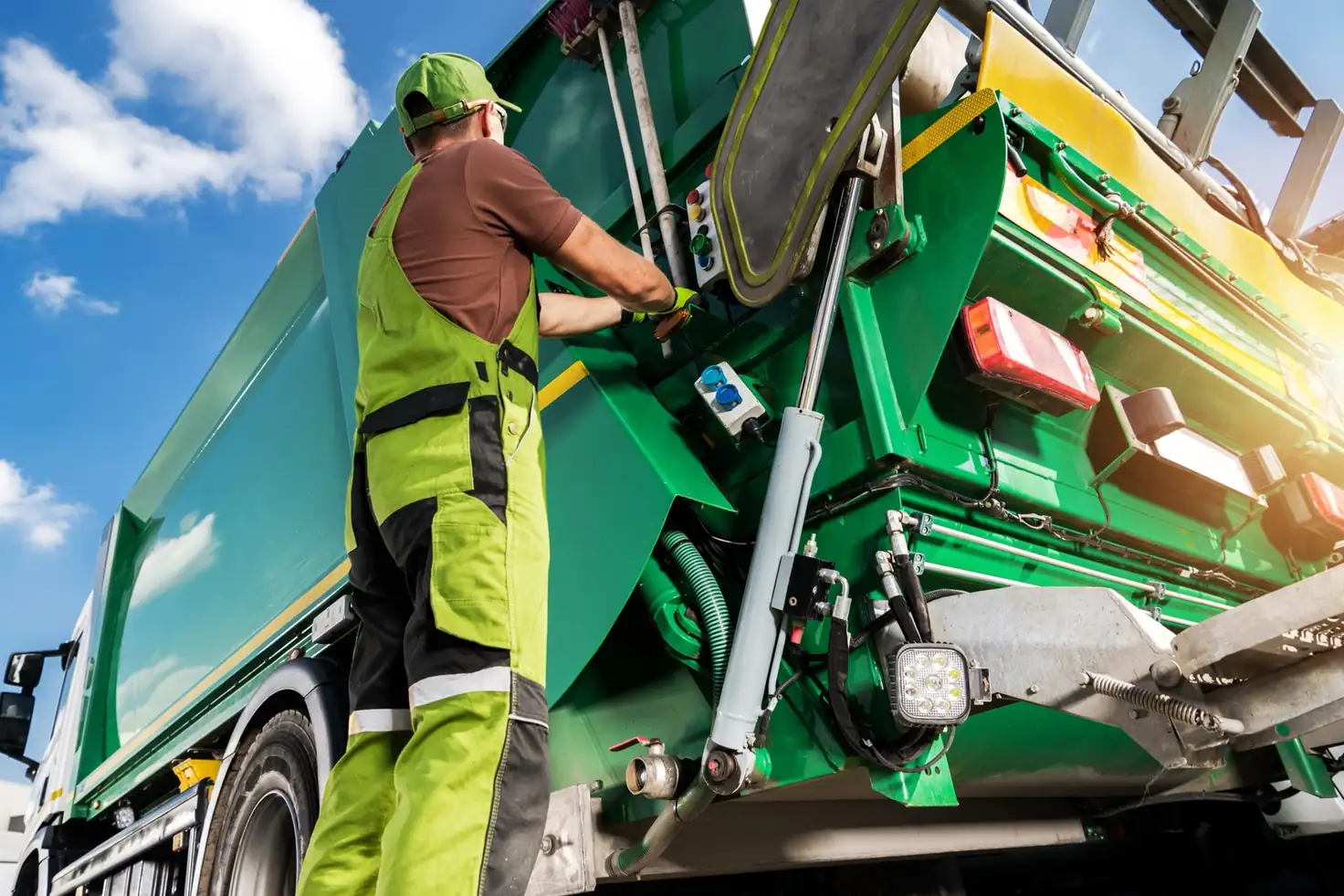 Waste collection vehicle on a commercial collection round