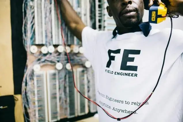 typical field service engineer work day relies on communication