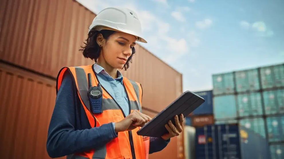 https://elogii.com/hubfs/field-service-management.webp