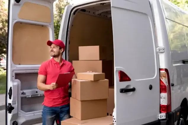 onfleet-competitors-delivery-drivers-source_-freepik-com-2