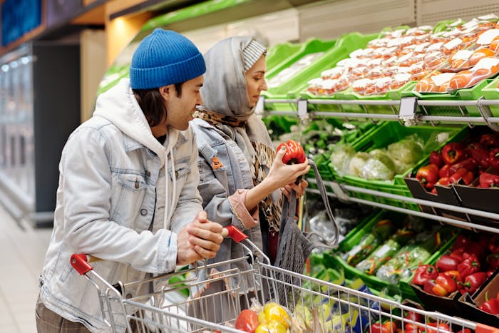 people-groceries-shopping