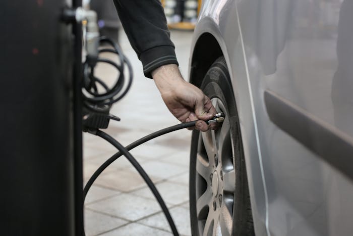 inspecting-vehicle-tires