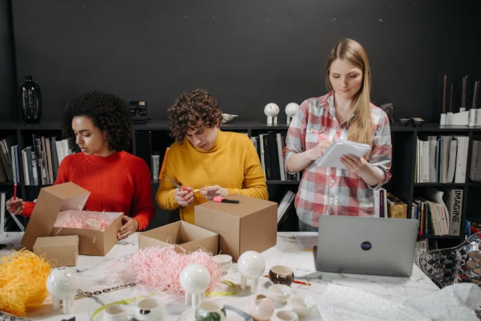 packing-products-in-boxes