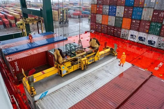 Loading containers at the port in rainy weather